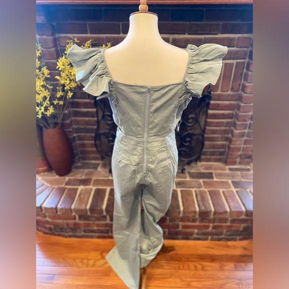 NWT FLYING TOMATO SAGE RUFFLE WITH SIDE CUT OUTS JUMPSUIT LARGE - Picture 6 of 7